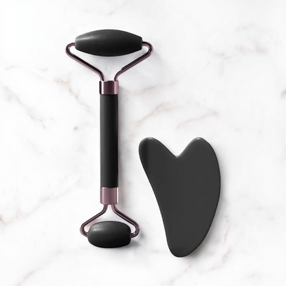 Outil Gua-Sha et rouleau pour massage visage et cou, peau lisse et éclatante.